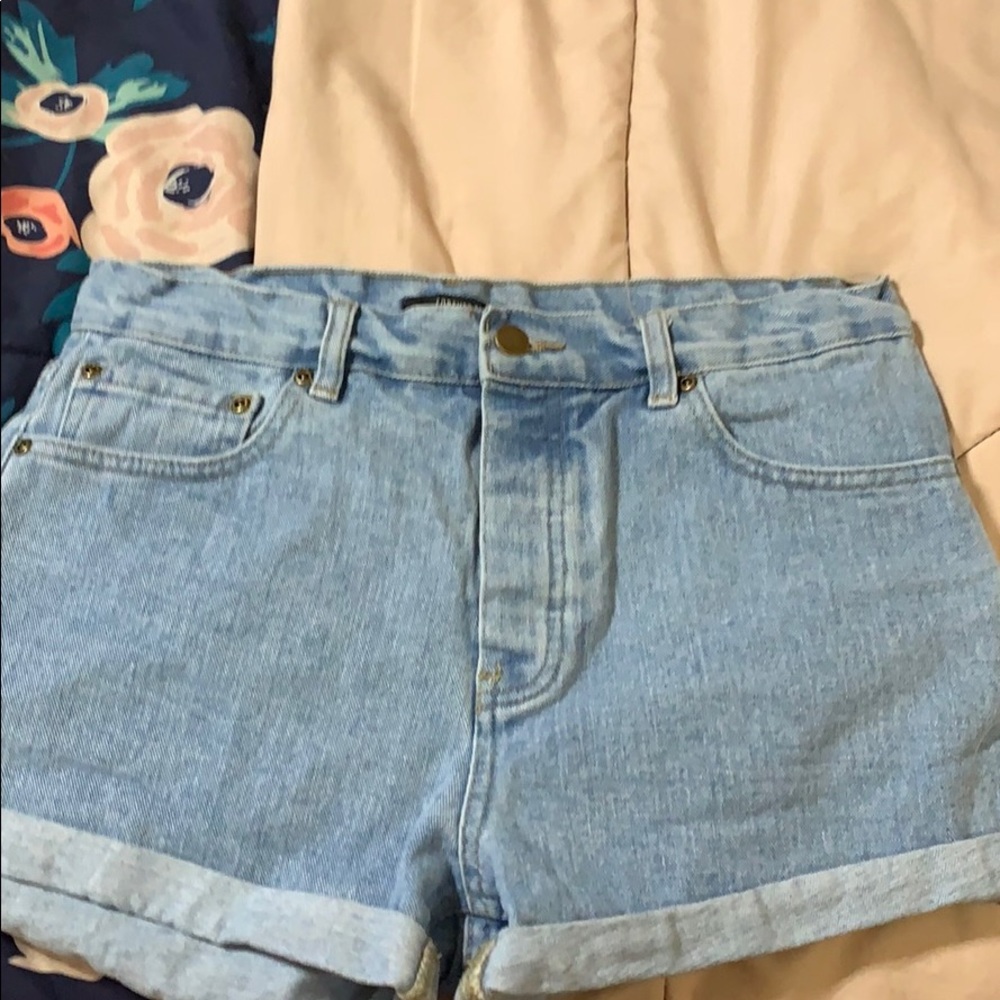 ✨high waisted shorts✨ 30✨F21 ✨ 2/$20 Shorts💕